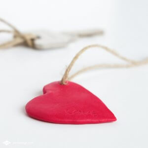 DIY valentijnshartjes van FIMO klei | Maak een persoonlijk hartjes sleutelhanger als cadeau voor Valentijnsdag